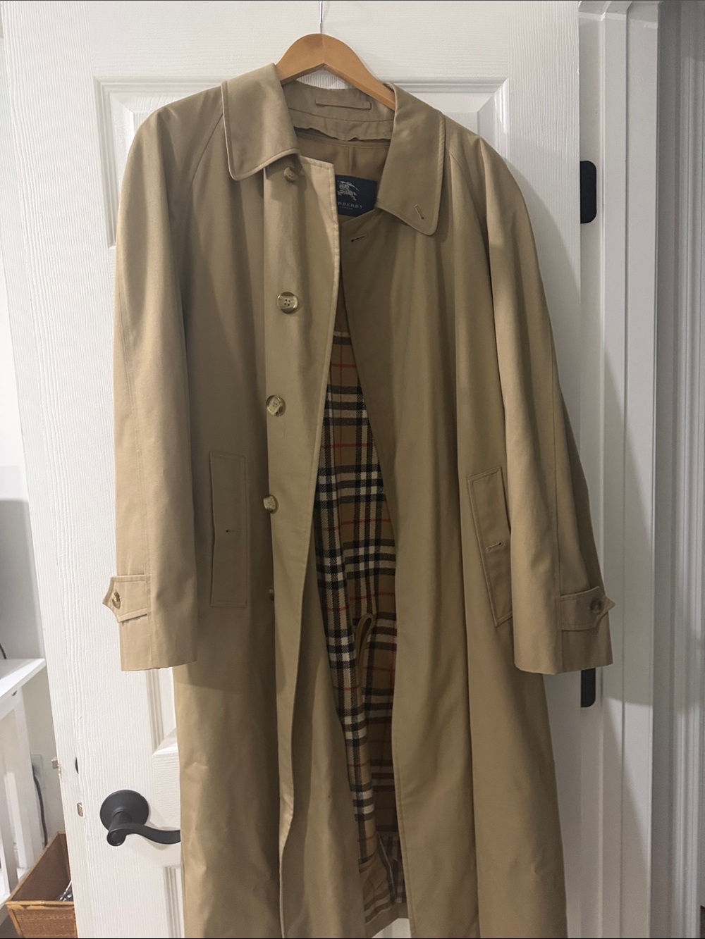Burberry Camden Tan Men’s Trench Coat with Signature Check Lining